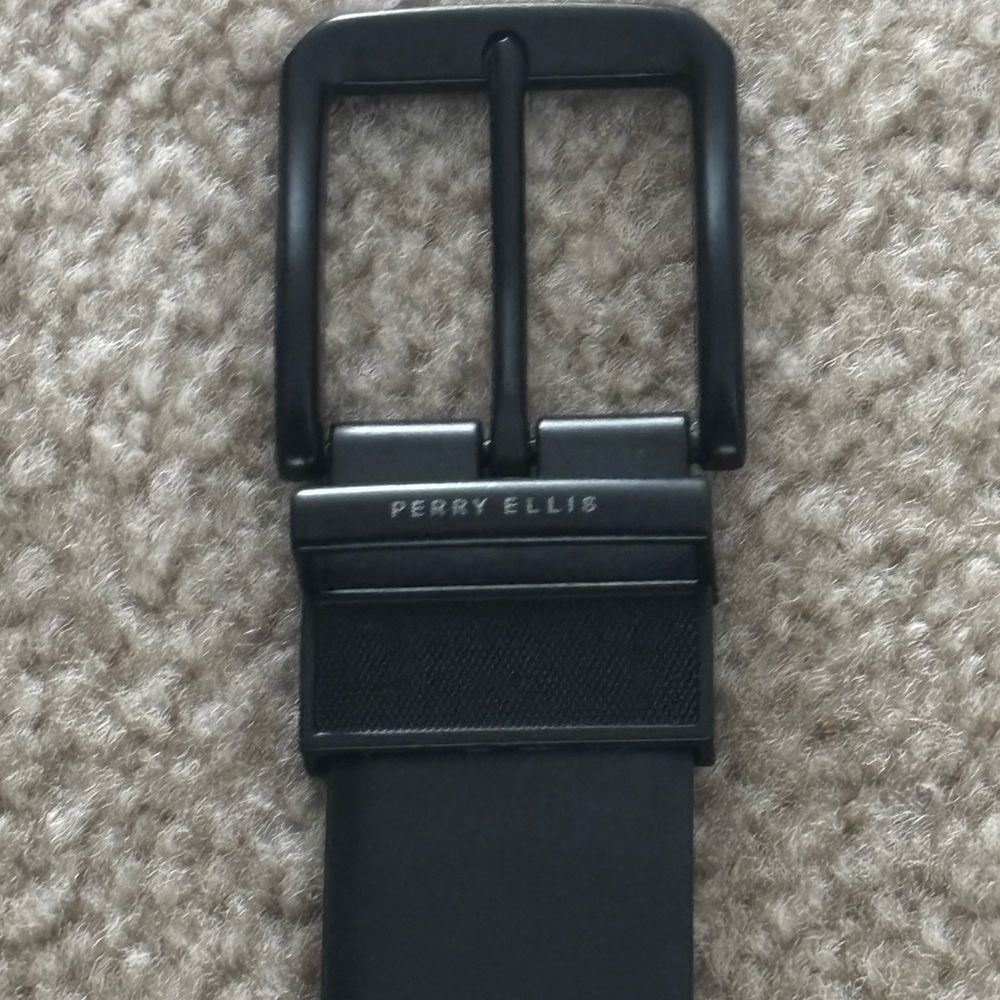 Perry Ellis Men's Sleek Black Belt